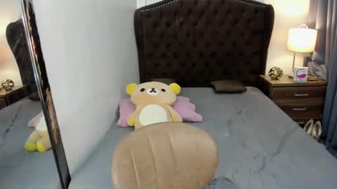 Snapshot of ellats_18 chatting on 01/21/25, 10:30 Sophia online show from 01/21/25, 10:30