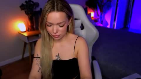 Ella online show from 03/18/26, 05:43