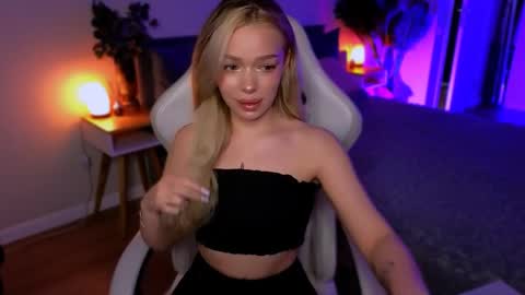 Ella online show from 04/03/26, 05:49