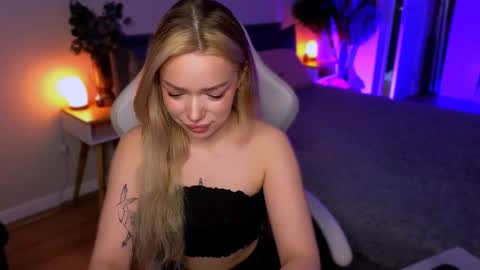 Ella online show from 04/14/26, 05:46