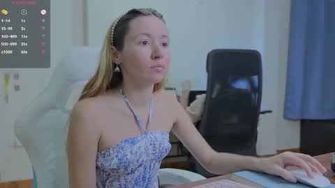 Snapshot of ellcrys chatting on 09/10/25, 10:10 im Elsa lets go Subscribe to my OF and Youtube -35 online show from 09/10/25, 10:10