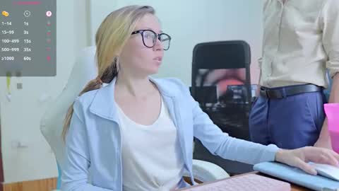 Snapshot of ellcrys chatting on 09/26/25, 10:03 im Elsa lets go Subscribe to my OF and Youtube -35 online show from 09/26/25, 10:03