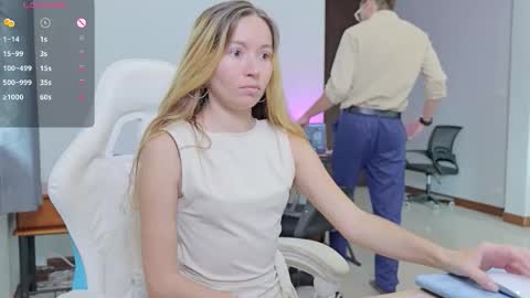 Snapshot of ellcrys chatting on 09/28/25, 01:22 im Elsa lets go Subscribe to my OF and Youtube -35 online show from 09/28/25, 01:22