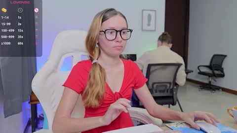 Snapshot of ellcrys chatting on 10/03/25, 10:18 im Elsa lets go Subscribe to my OF and Youtube -35 online show from 10/03/25, 10:18