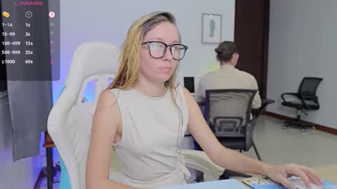 Snapshot of ellcrys chatting on 10/04/25, 10:08 im Elsa lets go Subscribe to my OF and Youtube -35 online show from 10/04/25, 10:08