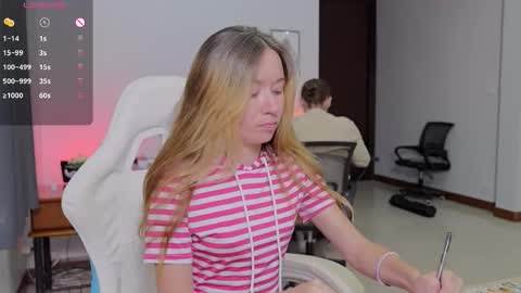 Snapshot of ellcrys chatting on 10/07/25, 01:41 im Elsa lets go Subscribe to my OF and Youtube -35 online show from 10/07/25, 01:41