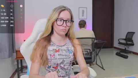 Snapshot of ellcrys chatting on 10/09/25, 01:14 im Elsa lets go Subscribe to my OF and Youtube -35 online show from 10/09/25, 01:14