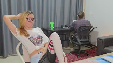 Snapshot of ellcrys chatting on 10/20/25, 10:21 im Elsa lets go Subscribe to my OF and Youtube -35 online show from 10/20/25, 10:21