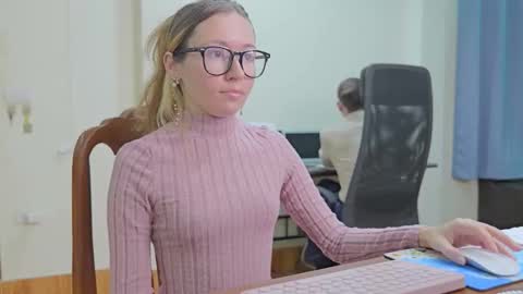 Snapshot of ellcrys chatting on 10/24/25, 10:06 im Elsa lets go Subscribe to my OF and Youtube -35 online show from 10/24/25, 10:06