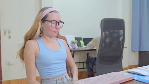 Snapshot of ellcrys chatting on 10/27/25, 09:30 im Elsa lets go Subscribe to my OF and Youtube -35 online show from 10/27/25, 09:30