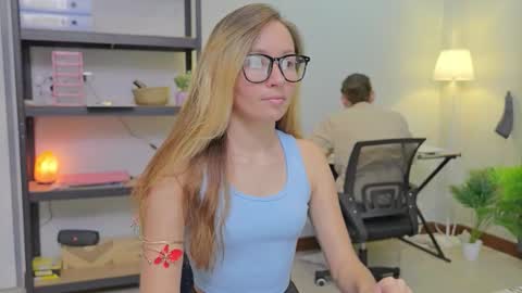 Snapshot of ellcrys chatting on 11/03/25, 09:48 im Elsa lets go Subscribe to my OF and Youtube -35 online show from 11/03/25, 09:48