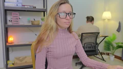 Snapshot of ellcrys chatting on 11/06/25, 09:48 im Elsa lets go Subscribe to my OF and Youtube -35 online show from 11/06/25, 09:48