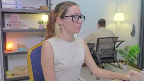 Snapshot of ellcrys chatting on 11/18/25, 10:03 im Elsa lets go Subscribe to my OF and Youtube -35 online show from 11/18/25, 10:03