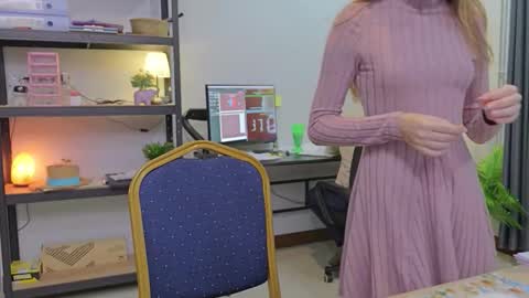 Snapshot of ellcrys chatting on 11/24/25, 10:53 im Elsa lets go Subscribe to my OF and Youtube -35 online show from 11/24/25, 10:53