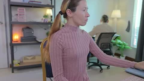 Snapshot of ellcrys chatting on 01/11/26, 12:48 im Elsa lets go Subscribe to my OF and Youtube -35 online show from 01/11/26, 12:48