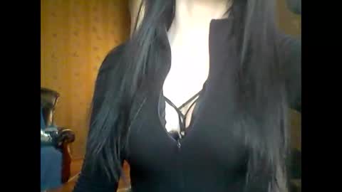 Snapshot of elle010843 chatting on 02/08/25, 11:12 elle010843 online show from 02/08/25, 11:12