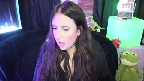 ELLE online show from 10/17/25, 08:33