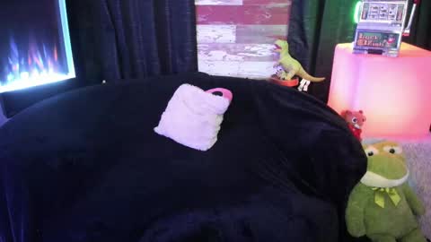 ELLE online show from 10/27/25, 08:24