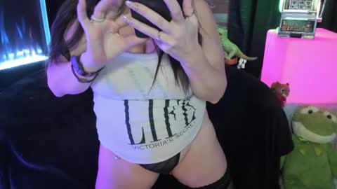 ELLE online show from 11/29/25, 08:28