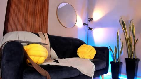 Elle online show from 03/18/26, 10:13