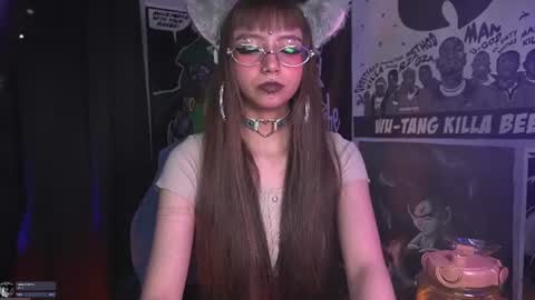 Snapshot of elle_uwu chatting on 06/18/26, 12:00 follow me on instagram . online show from 06/18/26, 12:00