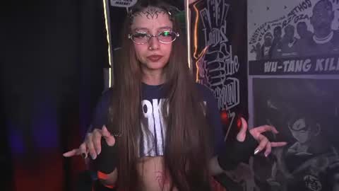 Snapshot of elle_uwu chatting on 06/23/26, 11:58 follow me on instagram . online show from 06/23/26, 11:58