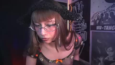 Snapshot of elle_uwu chatting on 07/14/26, 03:29 follow me on instagram . online show from 07/14/26, 03:29