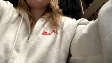 Snapshot of ellejess chatting on 02/22/26, 06:02 ellejess online show from 02/22/26, 06:02