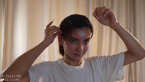 Snapshot of ellelure_ chatting on 02/09/25, 09:06 Linda Restrepo online show from 02/09/25, 09:06