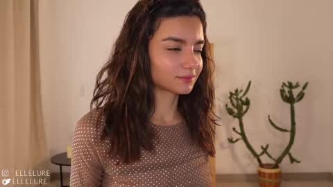 Snapshot of ellelure_ chatting on 02/26/25, 10:20 Linda Restrepo online show from 02/26/25, 10:20