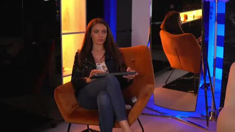 EllenKarter online show from 01/12/25, 11:04