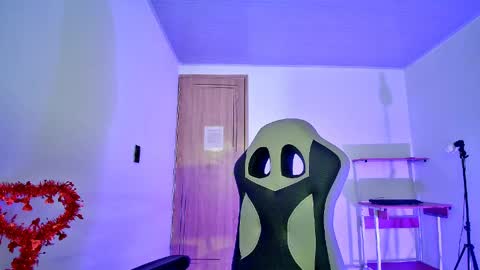 ellie_cute7 online show from 05/16/26, 07:23