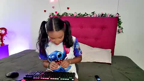 ellie_cute7 online show from 05/19/26, 07:09