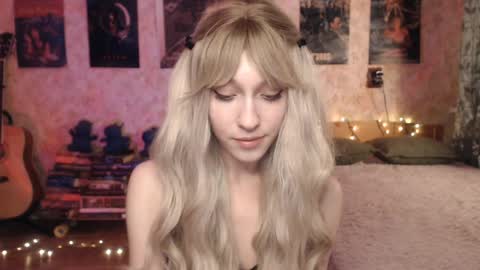 ellie_friendly online show from 01/15/25, 12:15