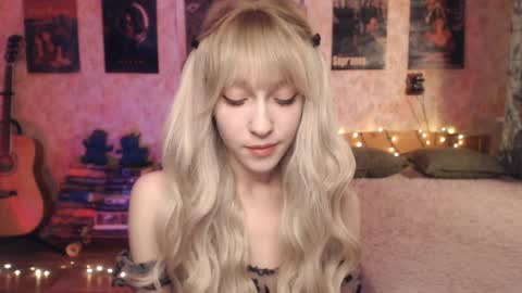 ellie_friendly online show from 01/17/25, 12:53
