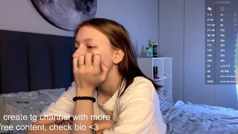 Snapshot of ellie_hollow chatting on 11/02/25, 07:00 Ellie online show from 11/02/25, 07:00