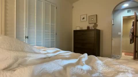 ellie  online show from 02/25/26, 10:19