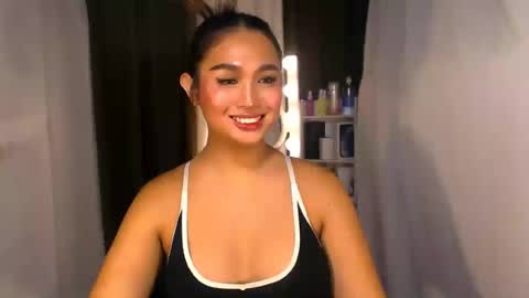 Snapshot of elliecummers chatting on 06/17/26, 06:42 ellie online show from 06/17/26, 06:42