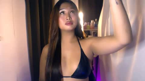 Snapshot of elliecummers chatting on 07/24/26, 02:37 ellie online show from 07/24/26, 02:37