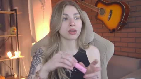 elliecutes online show from 04/30/26, 09:04