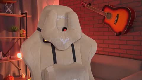 elliecutes online show from 05/18/26, 05:35