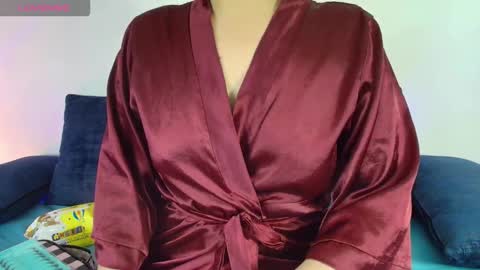 elliee1 online show from 09/23/25, 12:08