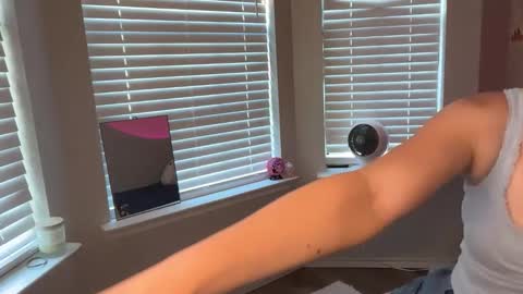 Ellie online show from 03/30/26, 09:05