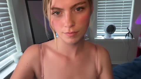 Ellie online show from 04/16/26, 09:39