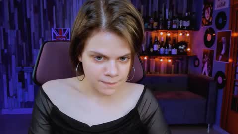 Snapshot of elliemurler chatting on 10/09/25, 10:35 elliemurler online show from 10/09/25, 10:35