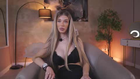 Ellie online show from 11/26/25, 04:57