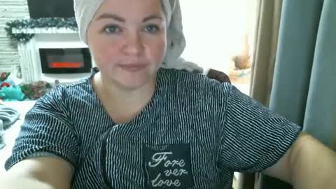 Snapshot of ellimol chatting on 12/12/24, 10:56 EliMoL online show from 12/12/24, 10:56