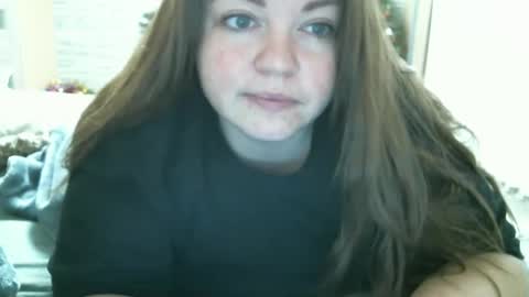 Snapshot of ellimol chatting on 12/18/24, 07:47 EliMoL online show from 12/18/24, 07:47