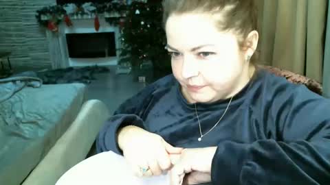 Snapshot of ellimol chatting on 12/24/24, 07:55 EliMoL online show from 12/24/24, 07:55