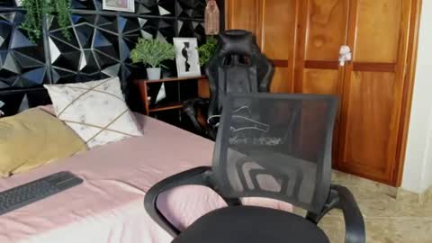 Elloit Colton online show from 07/10/26, 09:17